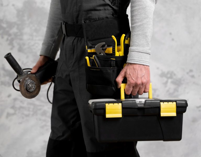 service-maintenance-worker-repairing_23-2149176694 service-maintenance-worker-repairing_23-2149176694